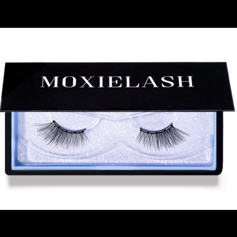 MoxieLash Baby Accent Lash + FREEBIE ITEM OF YOUR CHOICE!